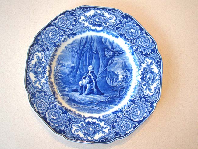 Two George WASHINGTON Bicentenary Memorial dinner plates dated 1932 made by Crown Ducal of England — image 5